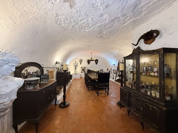 Image No.16-6 Bed Townhouse for sale