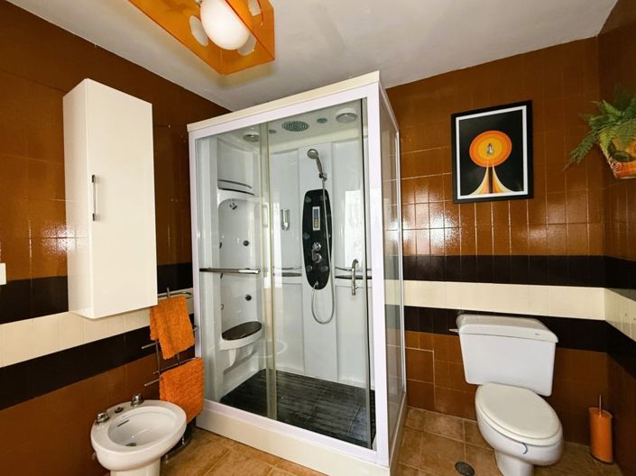 Image No.21-6 Bed Townhouse for sale