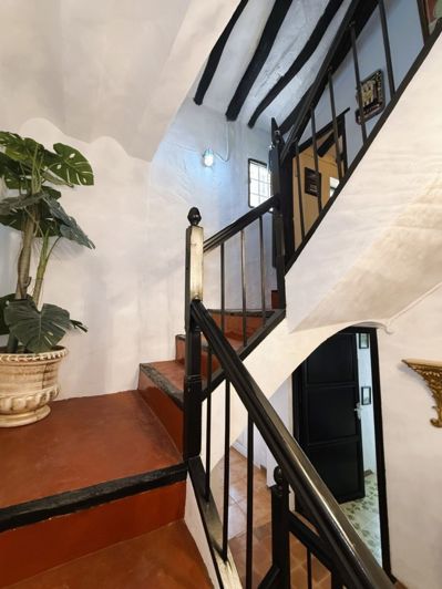 Image No.25-6 Bed Townhouse for sale
