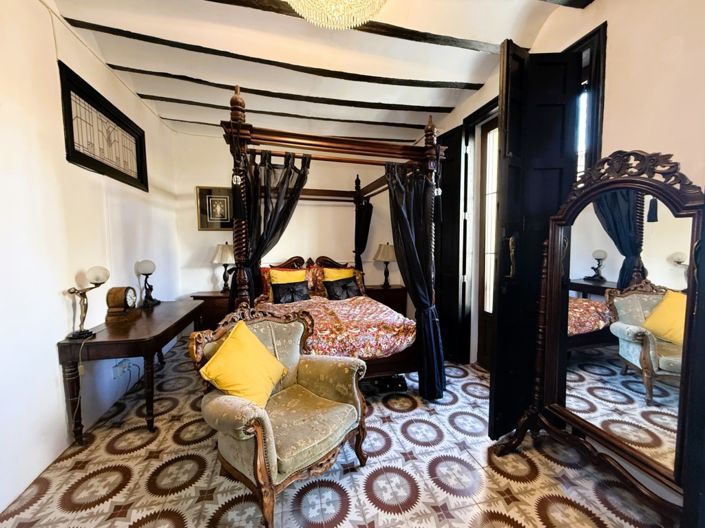 Image No.27-6 Bed Townhouse for sale