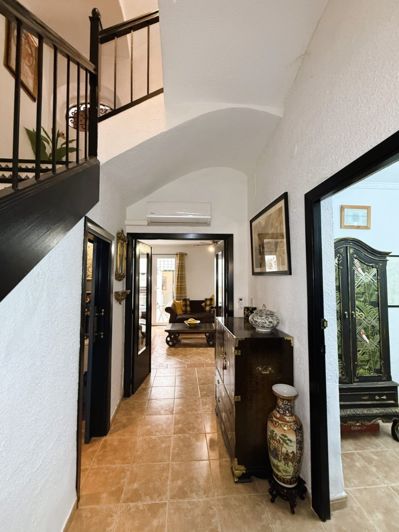 Image No.35-6 Bed Townhouse for sale
