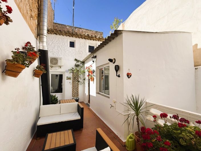 Image No.4-6 Bed Townhouse for sale