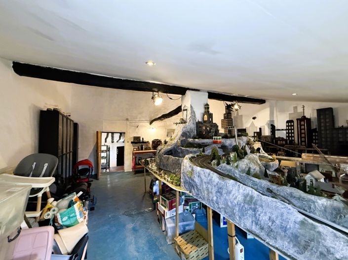 Image No.40-6 Bed Townhouse for sale