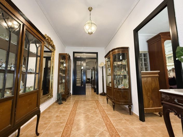 Image No.6-6 Bed Townhouse for sale