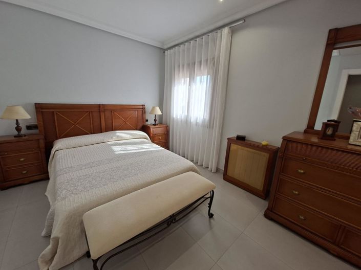 Image No.15-4 Bed Country House for sale