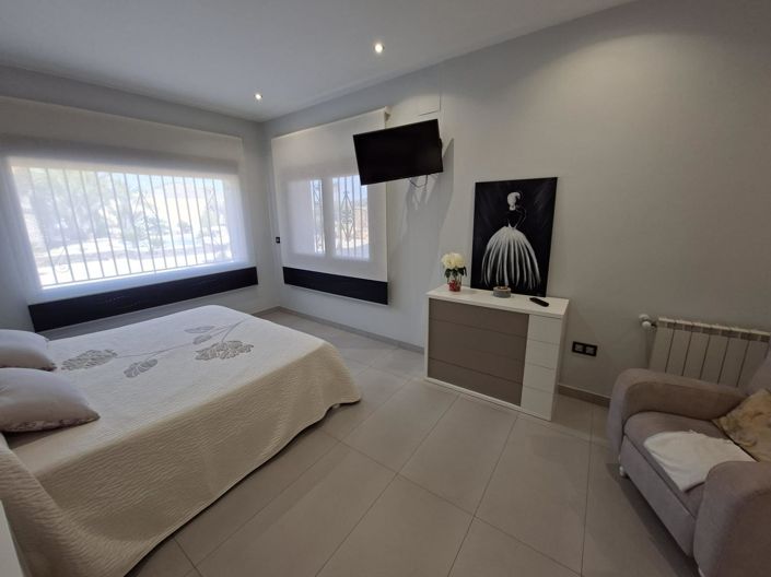Image No.22-4 Bed Country House for sale