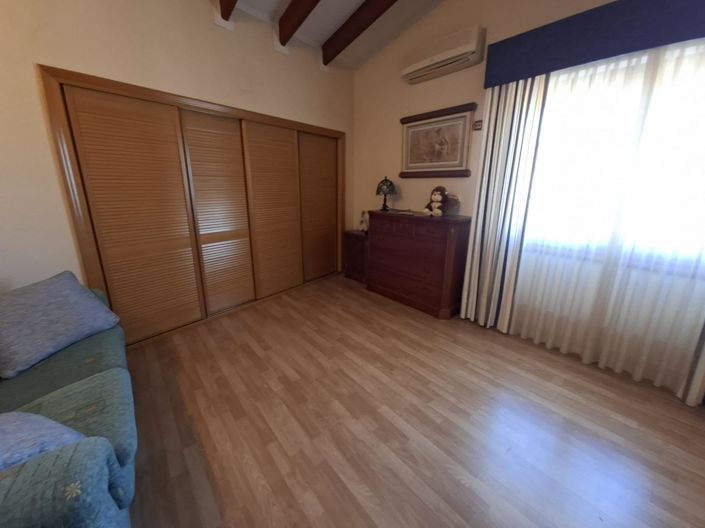 Image No.32-4 Bed Country House for sale