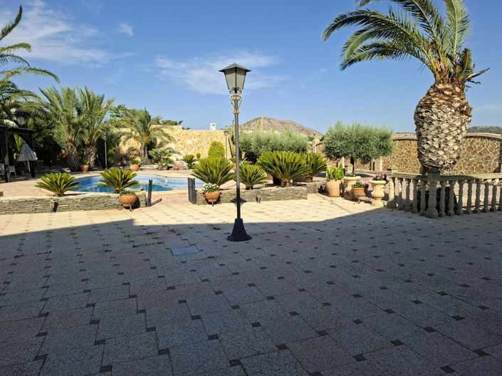 Image No.47-4 Bed Country House for sale