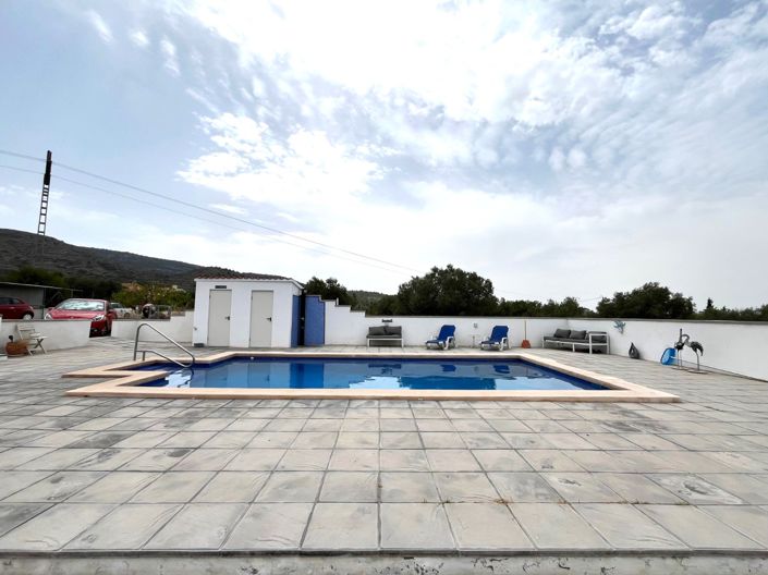 Image No.17-3 Bed Country House for sale