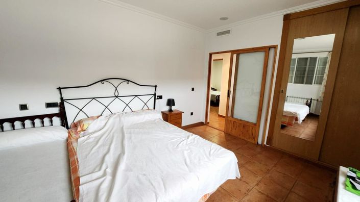 Image No.9-7 Bed Country House for sale