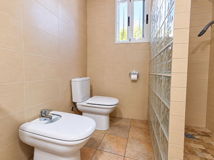 Image No.48-3 Bed Country House for sale