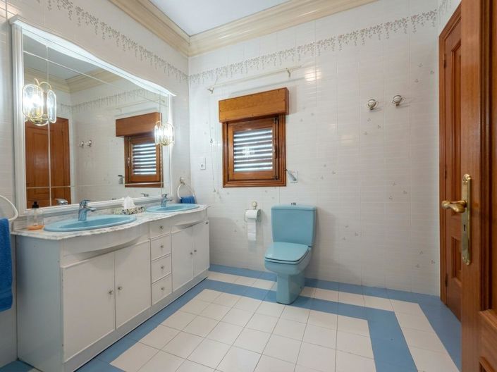 Image No.5-4 Bed Country House for sale