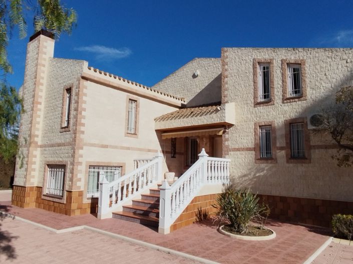 Image No.24-3 Bed Country House for sale