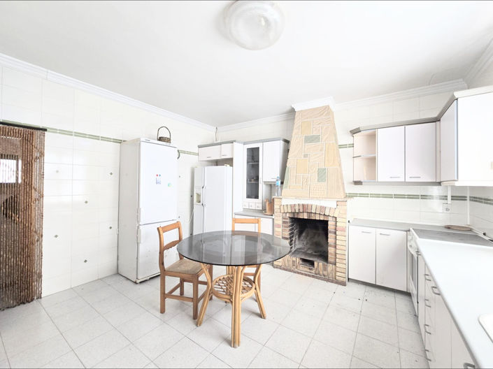 Image No.7-4 Bed Country House for sale