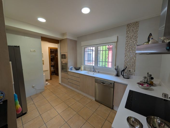 Image No.8-4 Bed Country House for sale