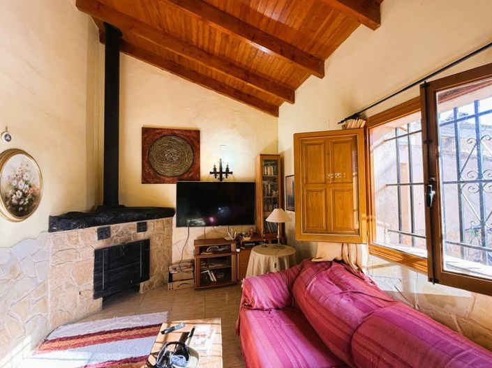 Image No.10-4 Bed Country House for sale
