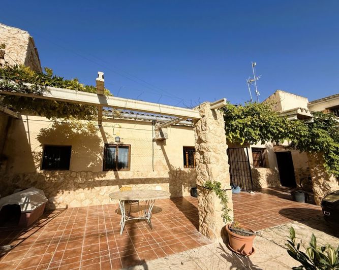 Image No.2-4 Bed Country House for sale