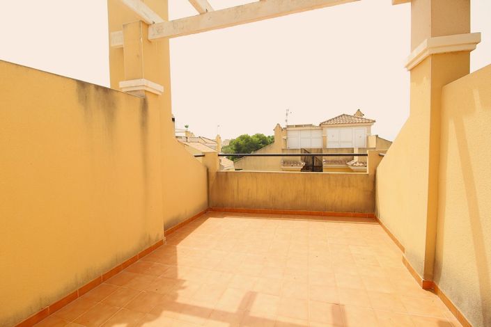Image No.20-3 Bed Townhouse for sale