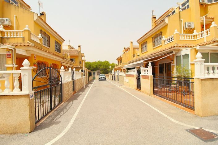 Image No.25-3 Bed Townhouse for sale