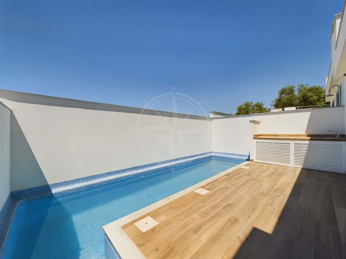 Image No.11-3 Bed Townhouse for sale