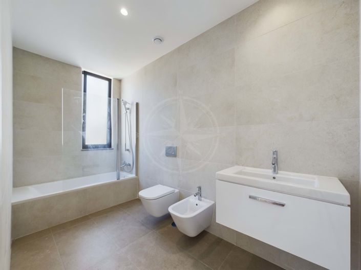 Image No.13-3 Bed Townhouse for sale