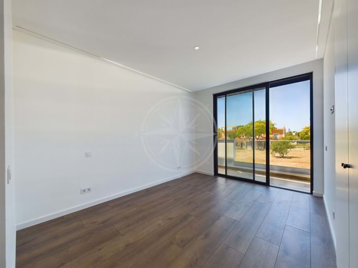 Image No.15-3 Bed Townhouse for sale