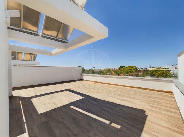 Image No.18-3 Bed Townhouse for sale