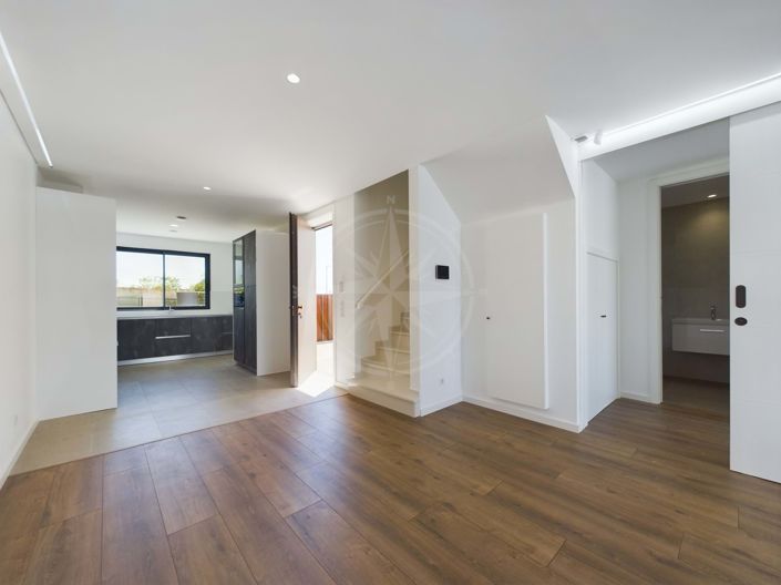 Image No.4-3 Bed Townhouse for sale