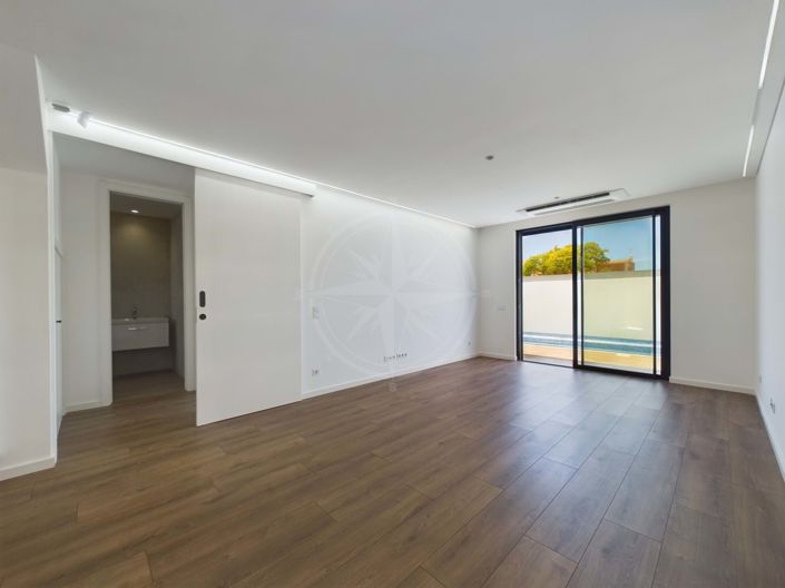 Image No.9-3 Bed Townhouse for sale