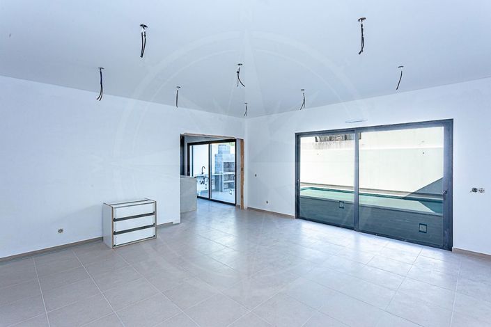 Image No.8-4 Bed Villa for sale