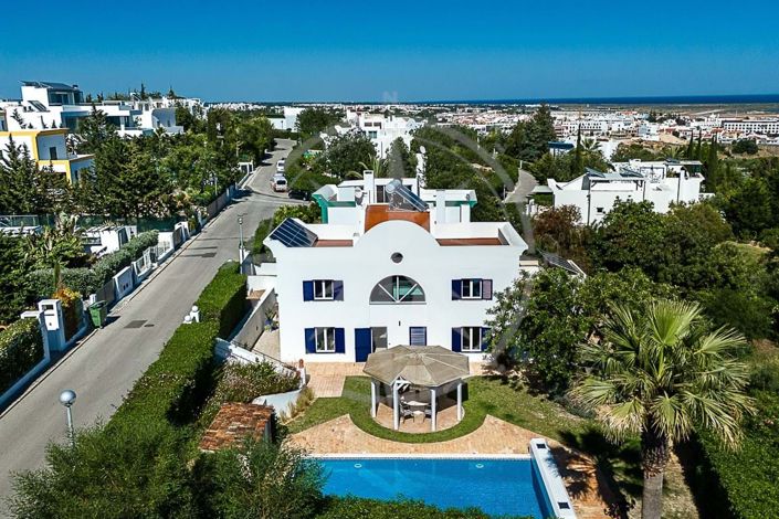 Image No.1-4 Bed Villa for sale