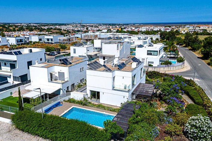 Image No.3-4 Bed Villa for sale