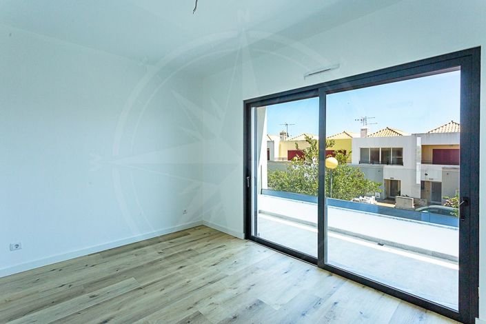 Image No.15-2 Bed Townhouse for sale
