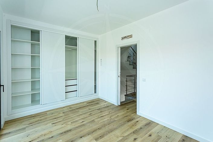 Image No.21-2 Bed Townhouse for sale