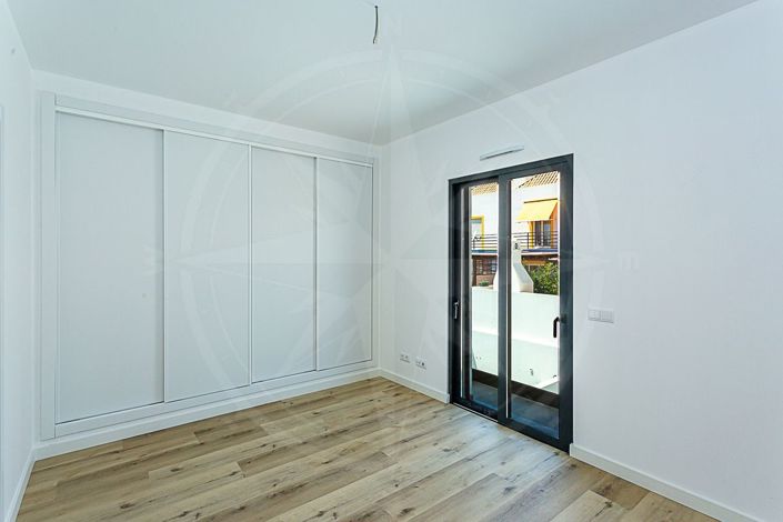 Image No.22-2 Bed Townhouse for sale