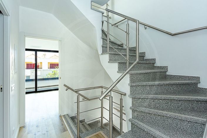 Image No.27-2 Bed Townhouse for sale
