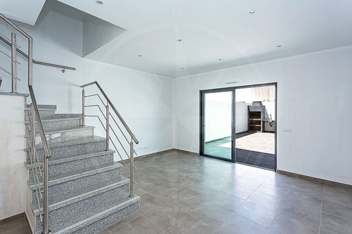 Image No.6-2 Bed Townhouse for sale
