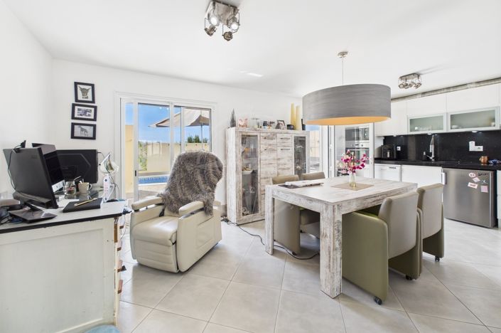 Image No.14-3 Bed Townhouse for sale