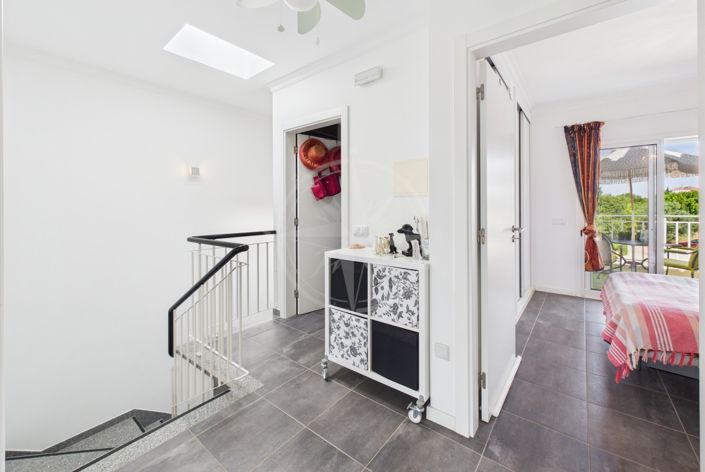 Image No.18-3 Bed Townhouse for sale