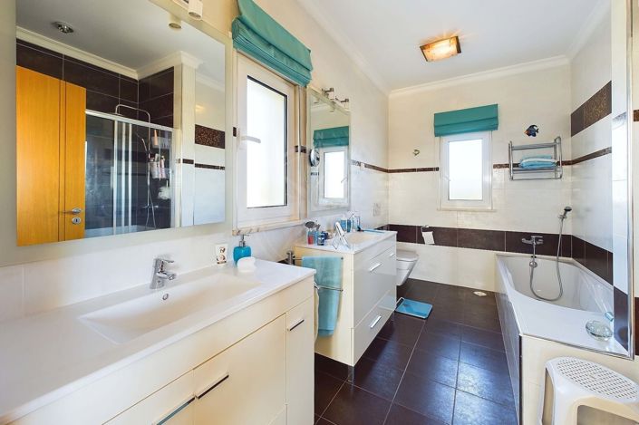 Image No.25-4 Bed Villa for sale