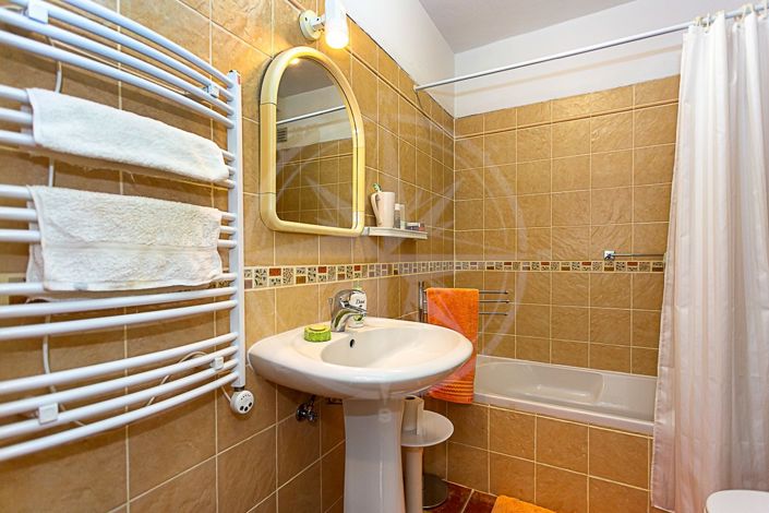 Image No.19-3 Bed Townhouse for sale