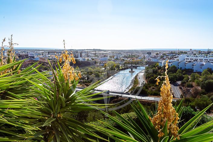 Image No.25-3 Bed Townhouse for sale