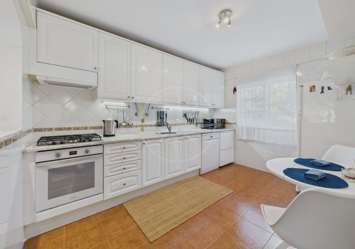 Image No.11-2 Bed Townhouse for sale