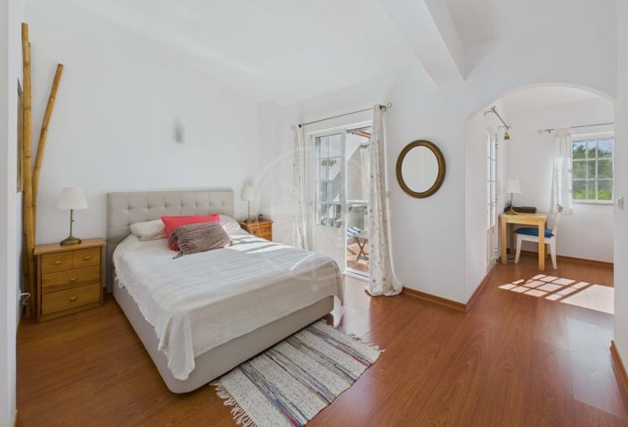 Image No.12-2 Bed Townhouse for sale