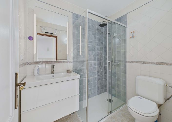 Image No.13-2 Bed Townhouse for sale