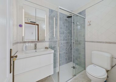 1987-360866-0086b5b4f2b294297643049c268e89554