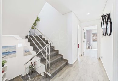 1987-361084-0086b5b4f2b294297643049c268e89554