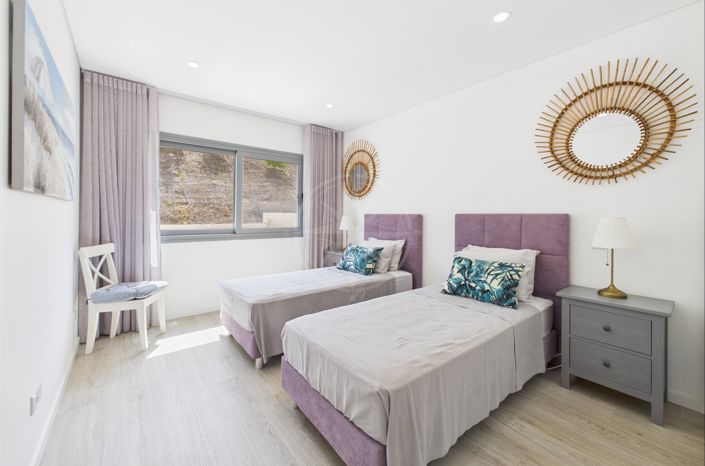 Image No.19-4 Bed Townhouse for sale