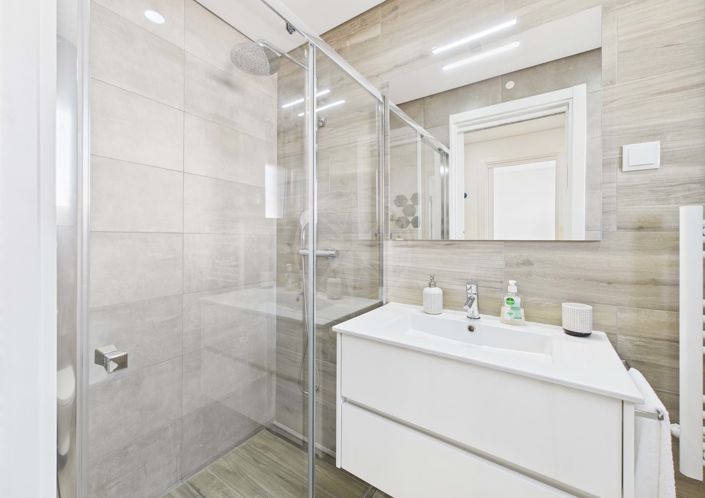 Image No.26-4 Bed Townhouse for sale