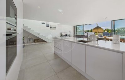 1987-363330-0086b5b4f2b294297643049c268e89554